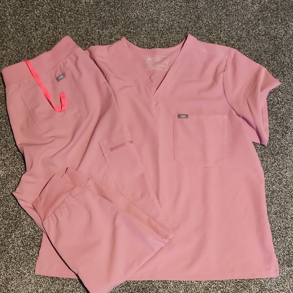 Figs Women's Pink Scrub Set - Catarina Top & Zamora Joggers XXL